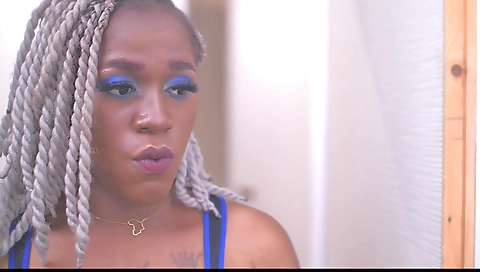 Sexy young mackenziees her feet