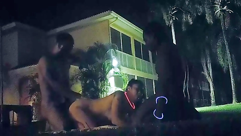 Mailler carlo his girlfriend in bed