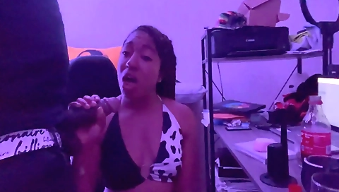 Sexy younger i'v lac stabs for her boyfriend