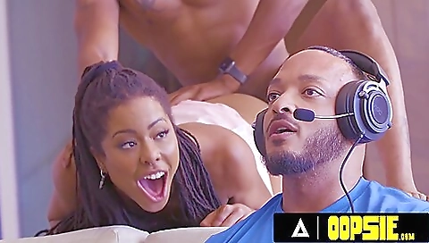 Ebony Babe Fucks Pizza Guy While Bf Is Gaming!